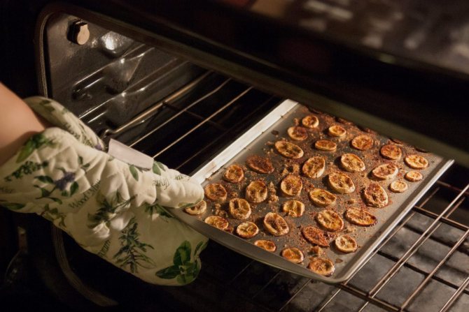 В'ялені банани в домашніх умовах у духовці